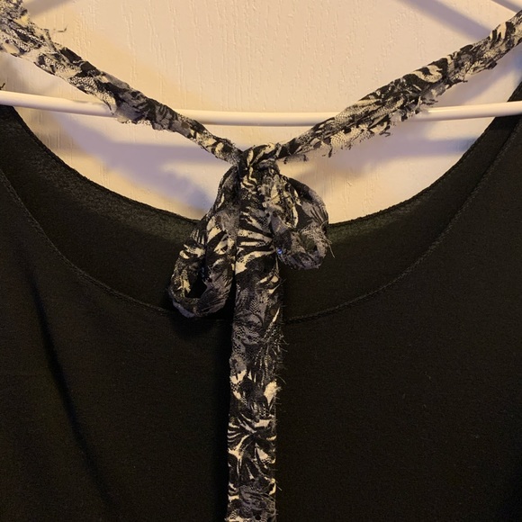 Beautiful top with bell sleeves ❤️ - Picture 4 of 4